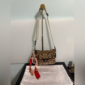 Coach Rare Y2K Penelope Signature Jacquard Turnlock Pocket Swing-back  F45026